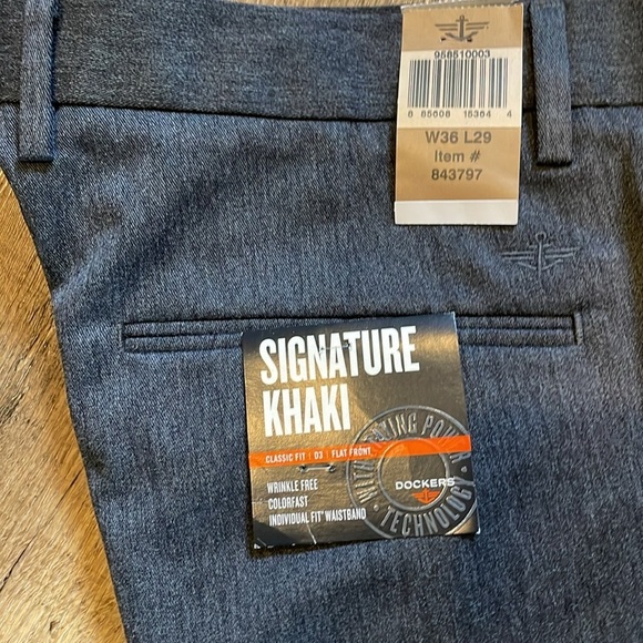 Dockers D3 Signature Khaki‎ Classic Fit Flat Front Pant - Picture 2 of 8